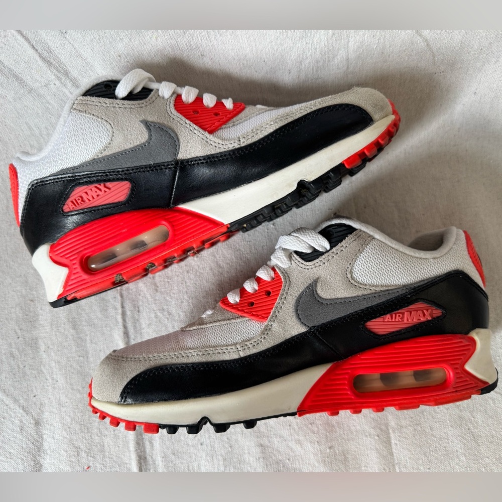 Nike Air Max 90 Infrared 724882-100 GS White/Cool Grey/Infrared.